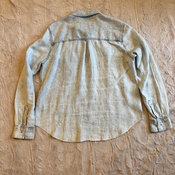 Rails Ingrid Raw Hem button down in the color Light Acid Wash - Picture 3 of 5